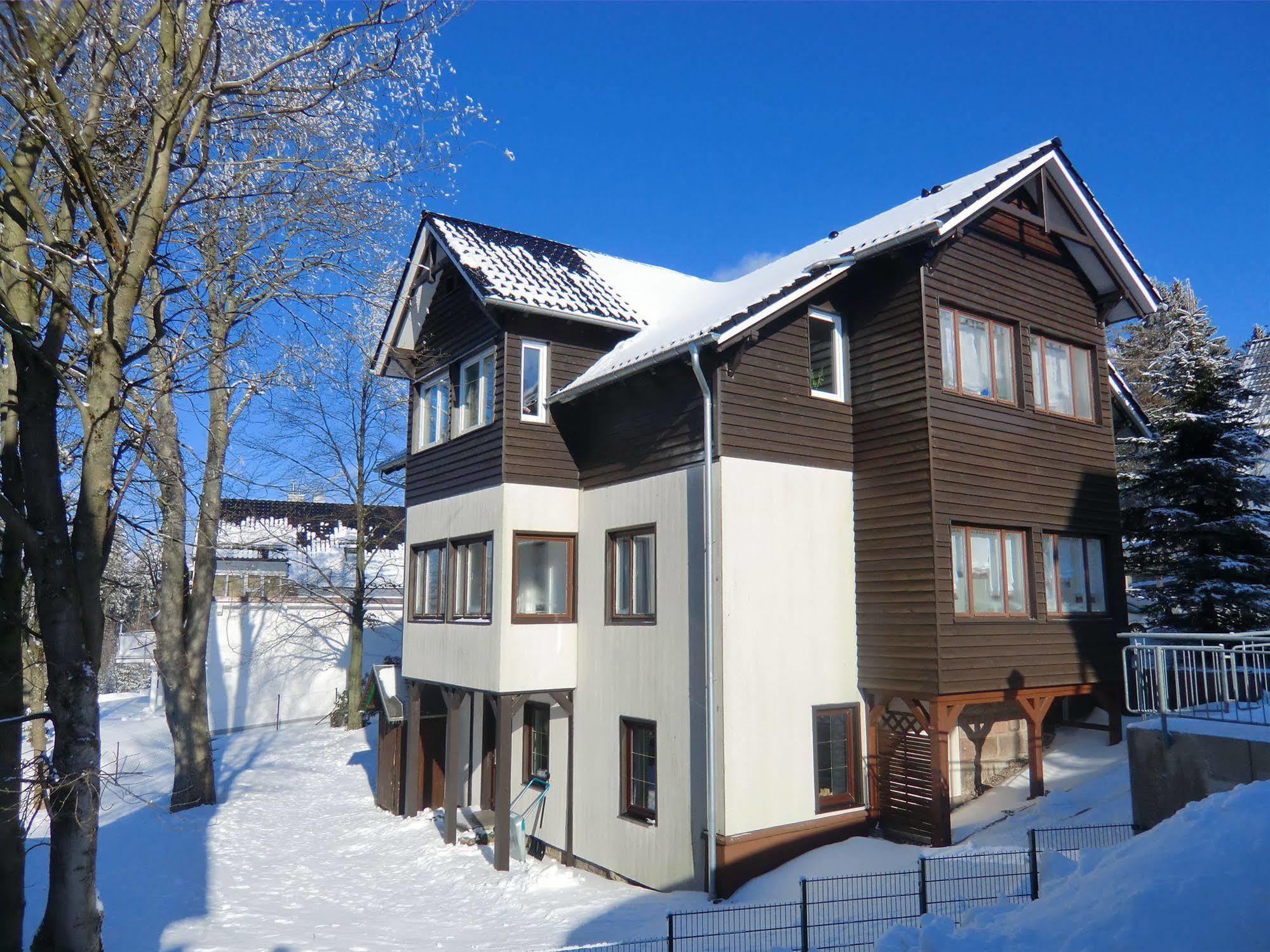 Pension & Ferienwohnung Oberhof 810 M エクステリア 写真