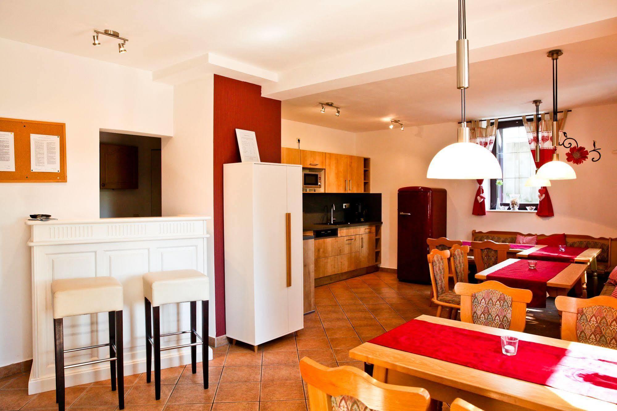 Pension & Ferienwohnung Oberhof 810 M エクステリア 写真