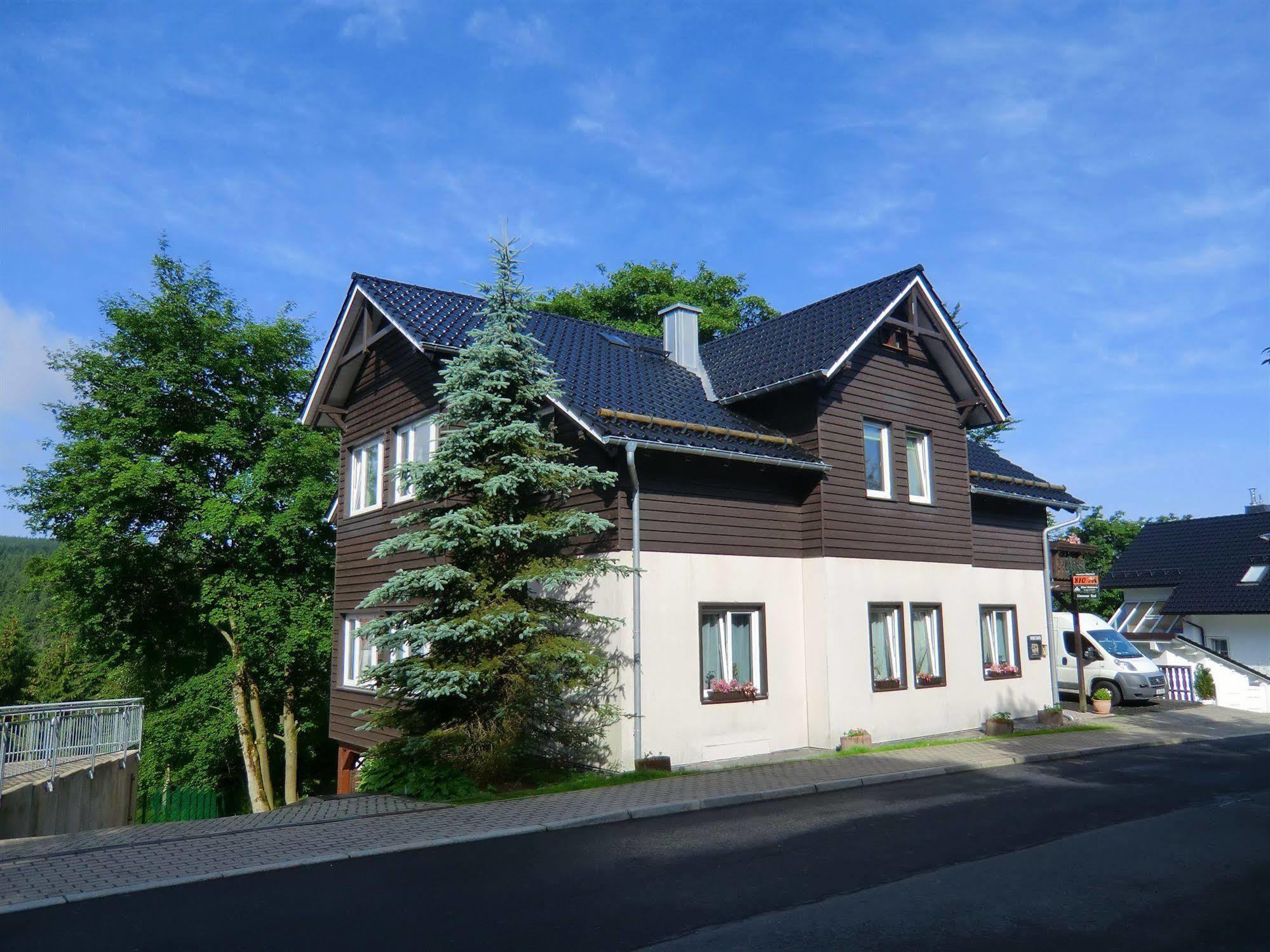Pension & Ferienwohnung Oberhof 810 M エクステリア 写真
